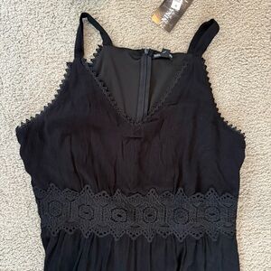 NWTNina Leonard Black Maxi Dress with Lace